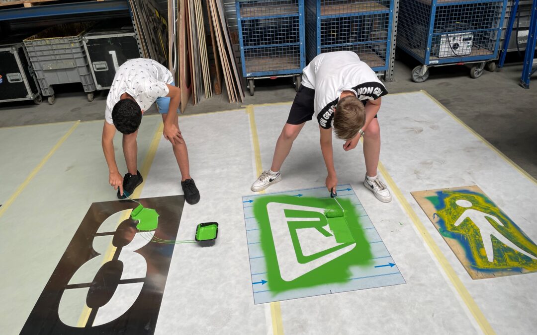 Leerlingen Carmel College Salland op bezoek
